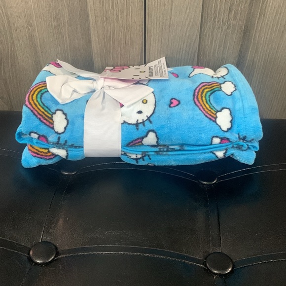 New Hello Kitty & Rainbows Set Of 2 Sky Blue Hand Towels Towel With Tag & Bow - Picture 7 of 9